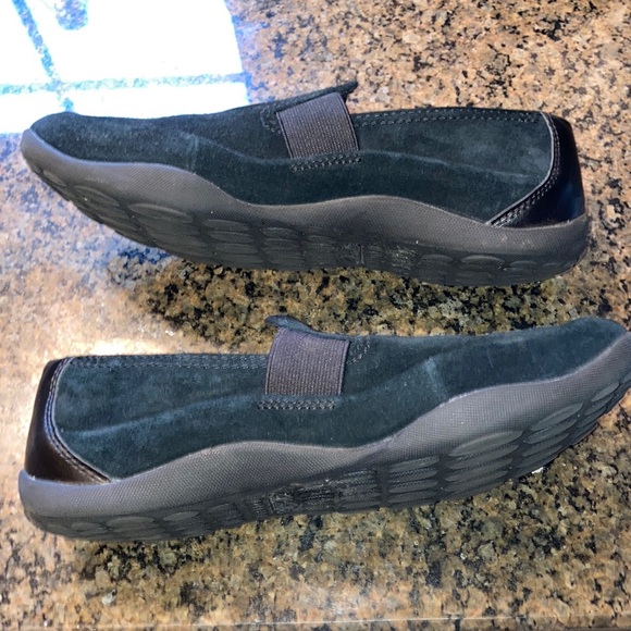 Clark’s Ultimate Comfort Collection Suede Loafers - Picture 2 of 7